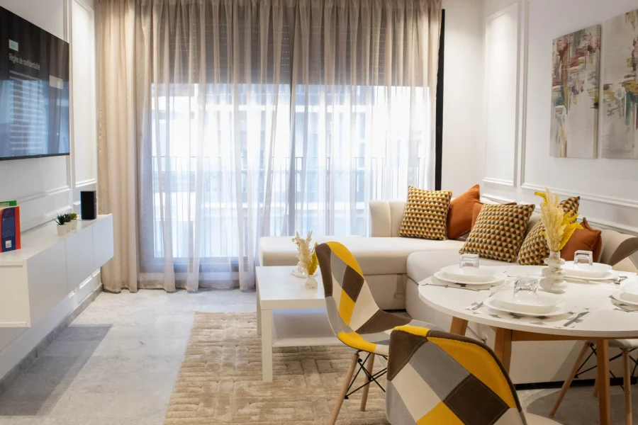 C110- Stylish and Bright Apt in City Center