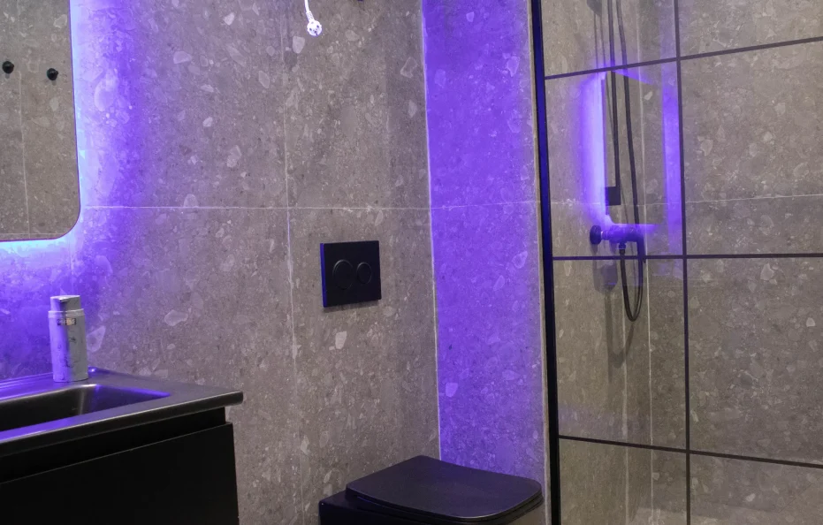 C111- Incredible 1 BR Apt in City Center