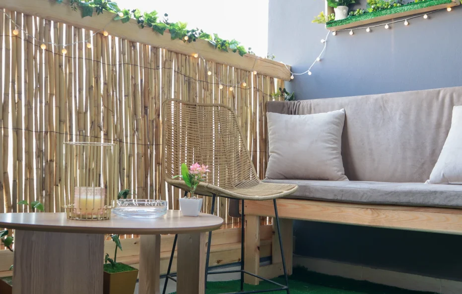 C107- Chic & Cozy Aprt with Lush Balcony Oasis